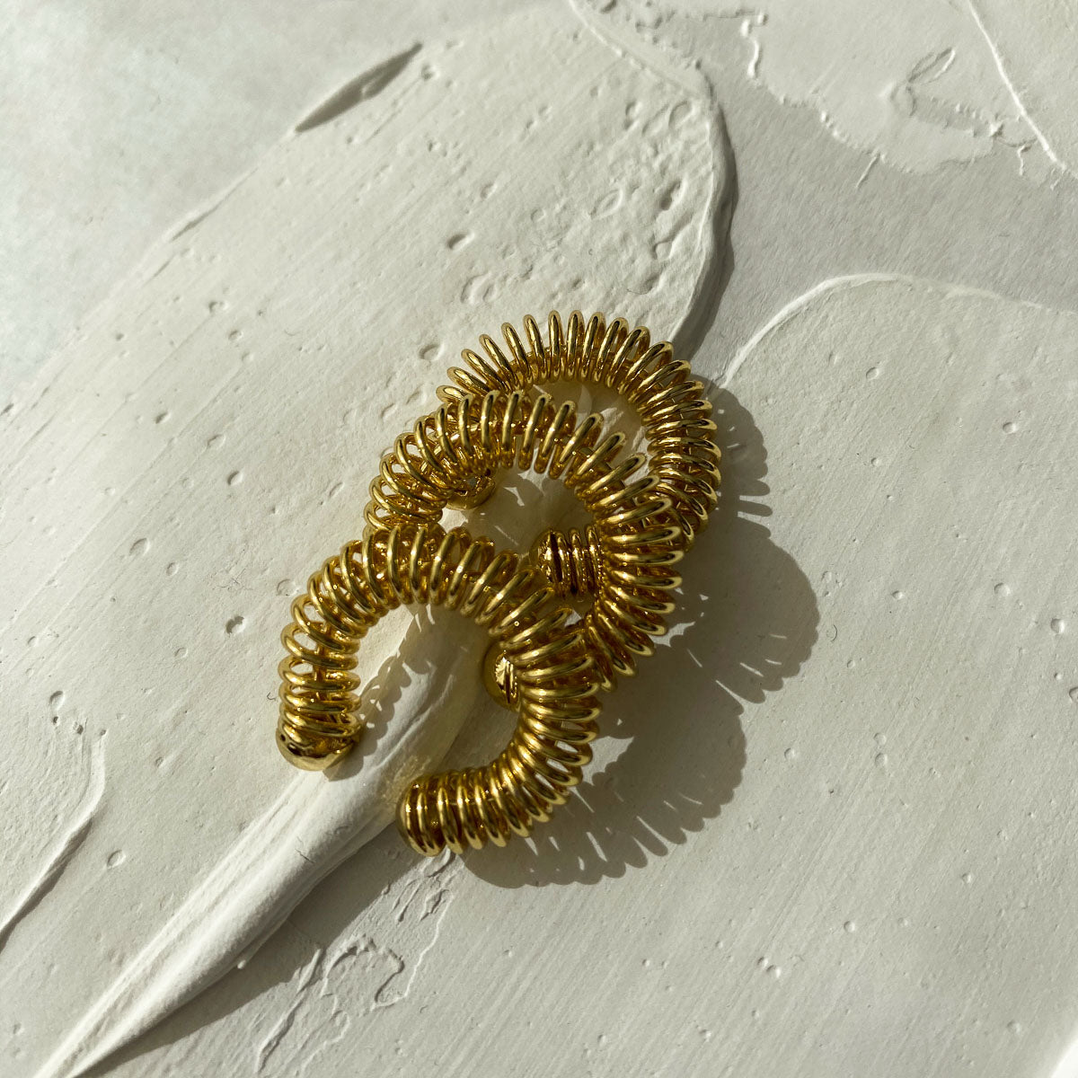 ear-cuff-spring-mush-gold-vermeil-colombian-jewelry