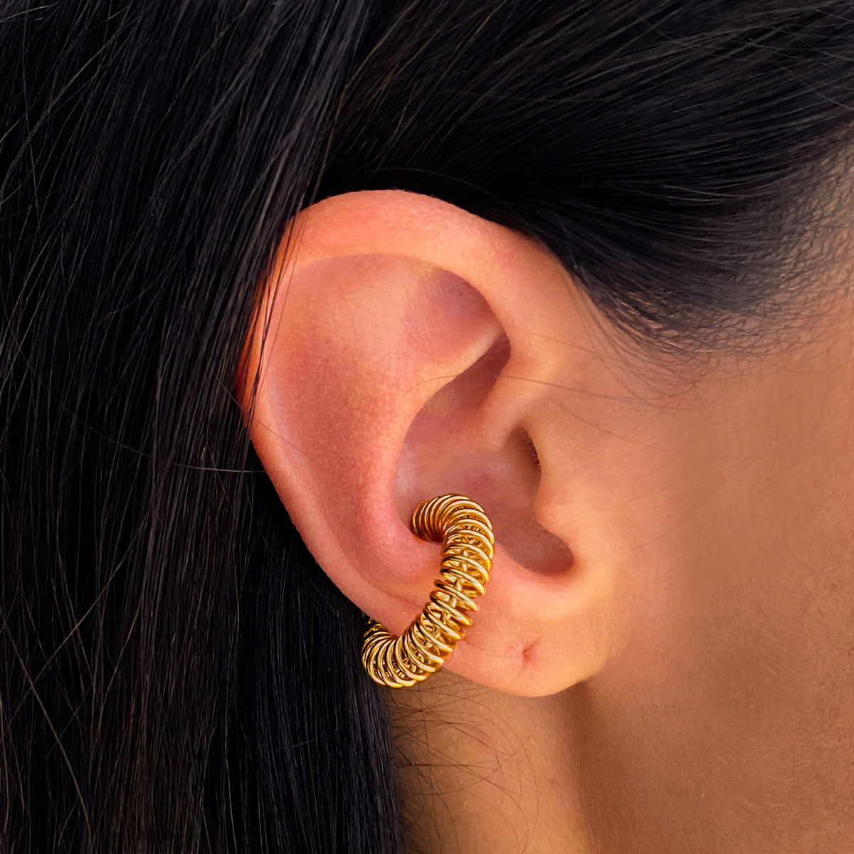 ear-cuff-spring-mush-gold-vermeil-colombian-jewelry-ana-buendia