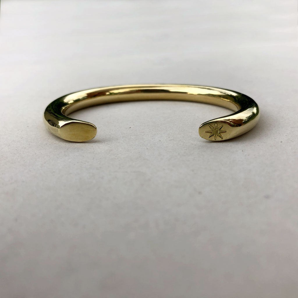 golden bracelet minimal handmade jewelry ana buendia latinamerican designer