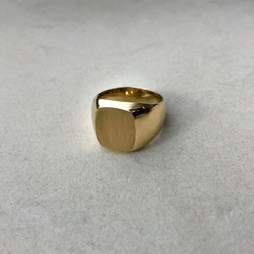 Signet family ring squared gold colombian jewelry