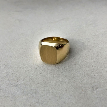 Signet family ring squared gold colombian jewelry